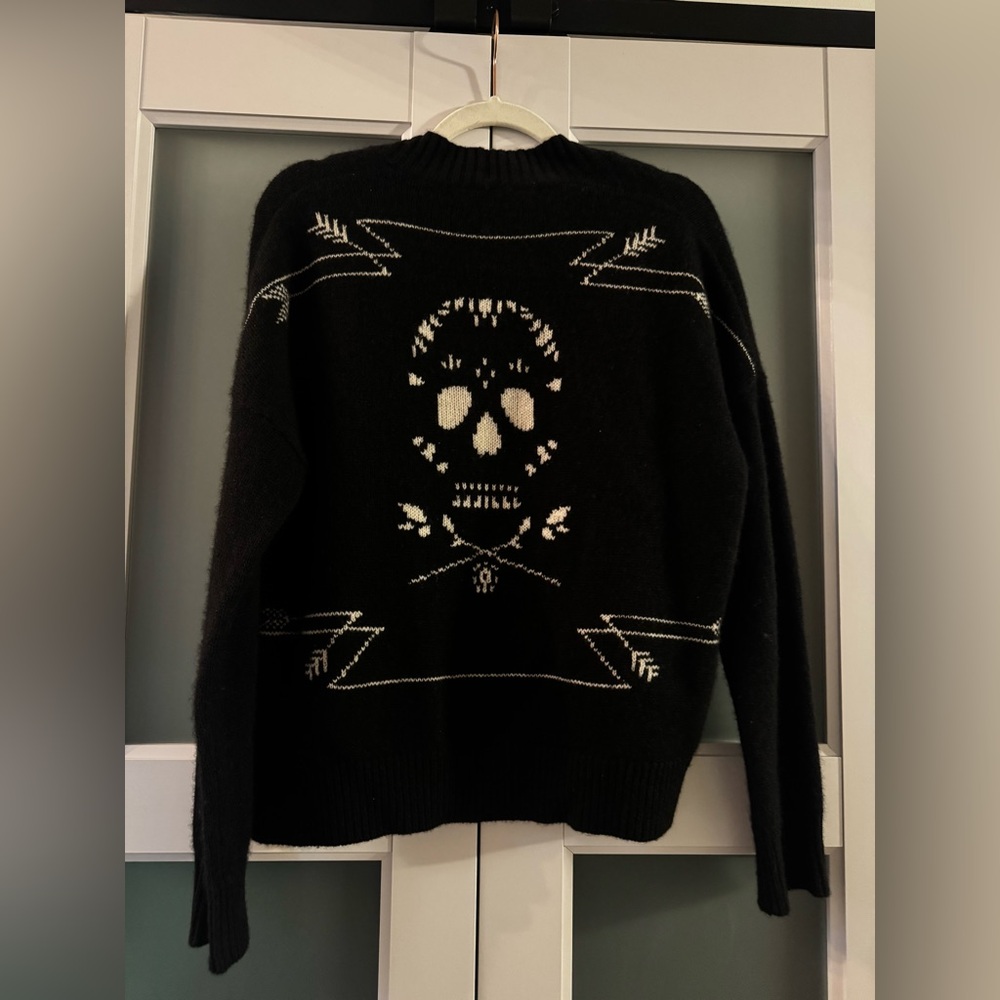 SKULL CASHMERE black skull cardigan. Size XS. 🖤🤍